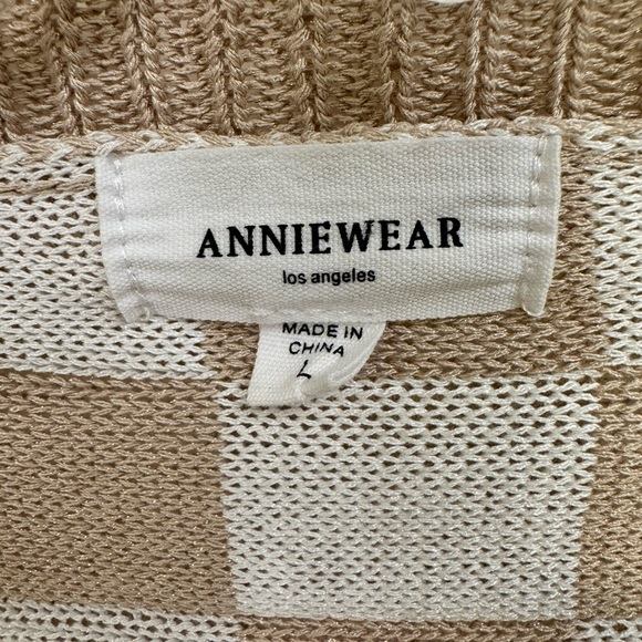 Elegant Tan and Cream Checkered Cardigan - Picture 4 of 4